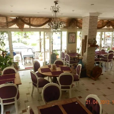 Melodi Hotel *