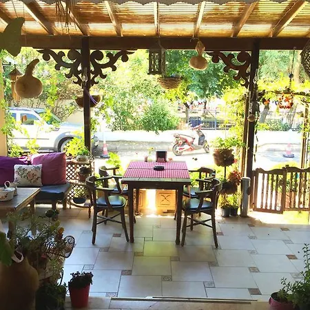 Melodi Hotel *